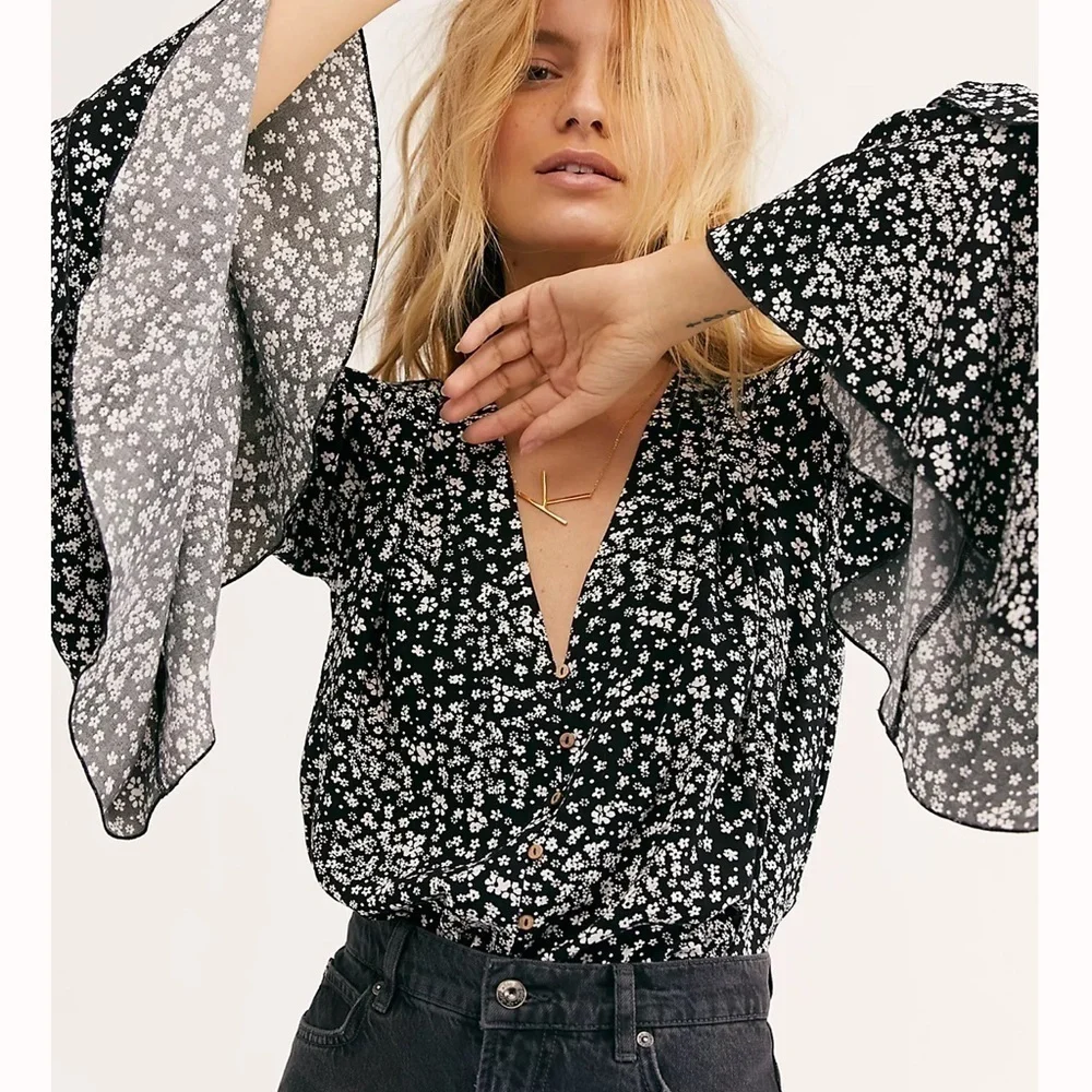 FREE PEOPLE Ditsy Floral Bodysuit dramatical ruffle long sleeves womens XS boho